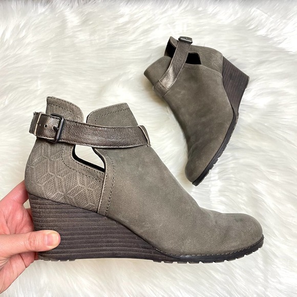 Cobb Hill Shoes | Cobb Hill Gray Suede Lucinda Wedge Booties Size 11 | Color: Gray | Size: 11 | Good_Buygirl's Closet